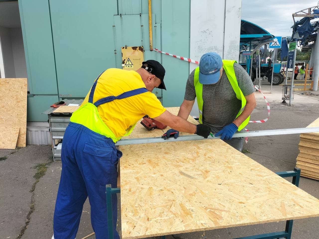 Країна відновлюється: тиждень Добробату на місцях атак