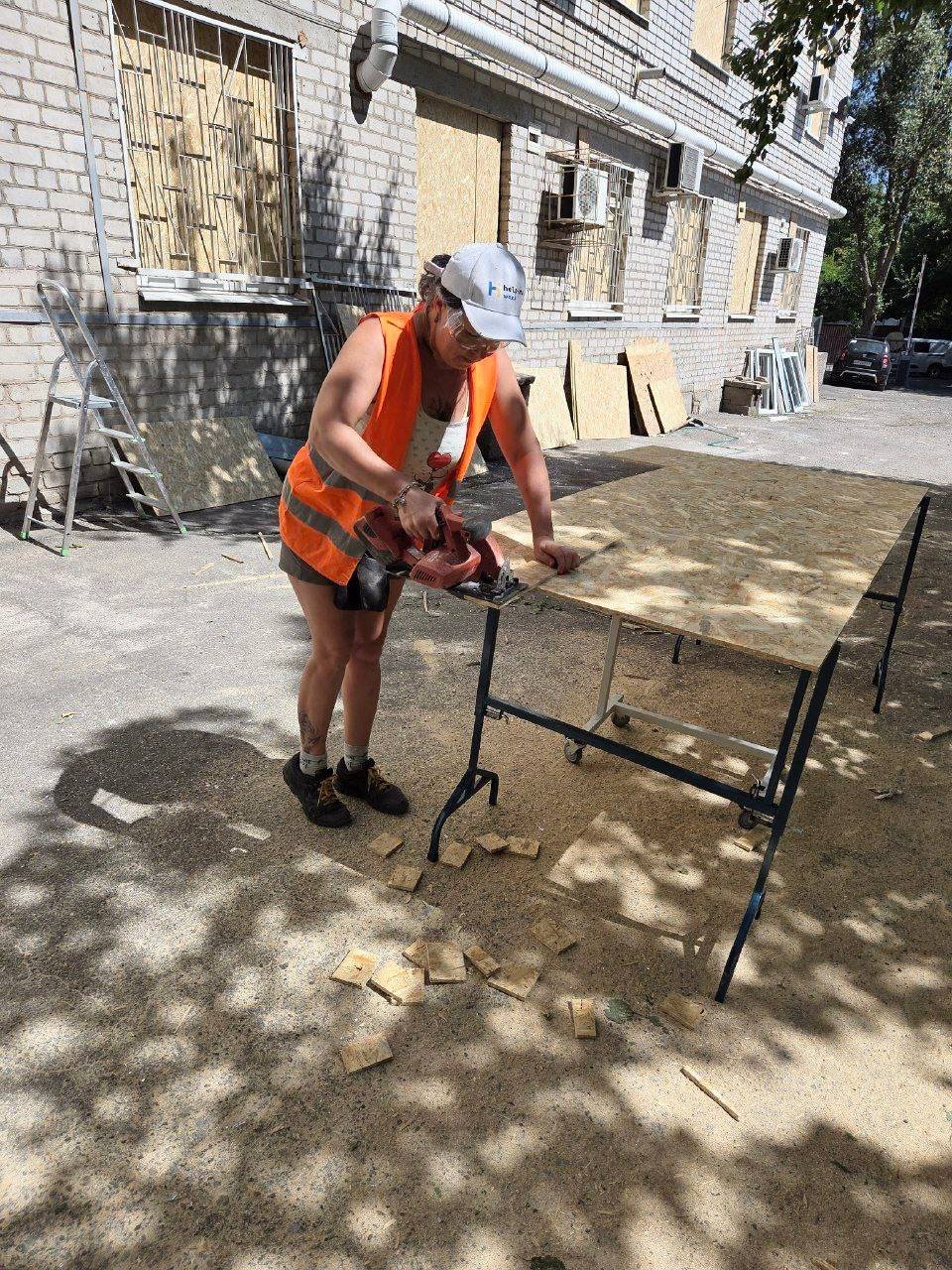 Країна відновлюється: тиждень Добробату на місцях атак