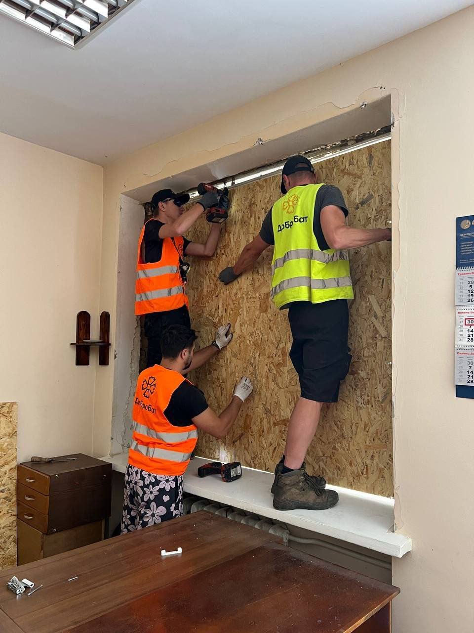 Тиждень ліквідації наслідків: «Добробат» відновлює Київ, Одесу та освіту