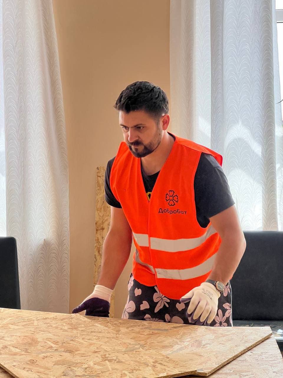 Тиждень ліквідації наслідків: «Добробат» відновлює Київ, Одесу та освіту