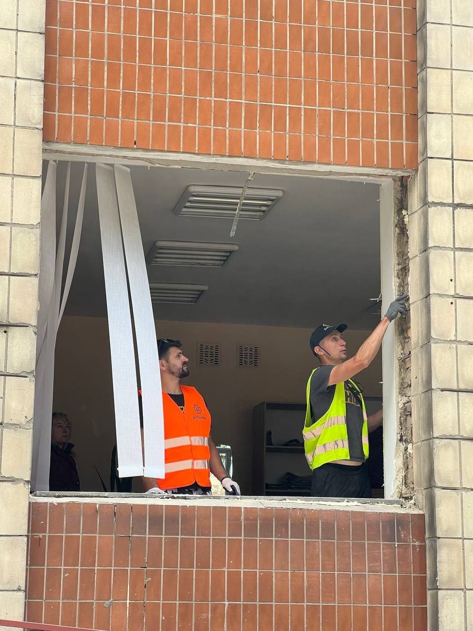 Тиждень ліквідації наслідків: «Добробат» відновлює Київ, Одесу та освіту