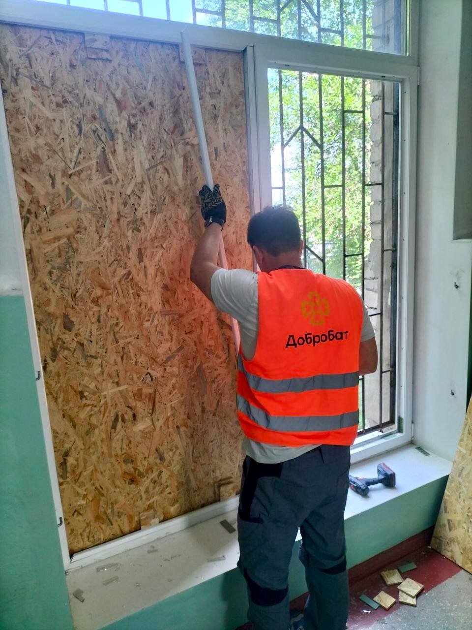 Тиждень ліквідації наслідків: «Добробат» відновлює Київ, Одесу та освіту