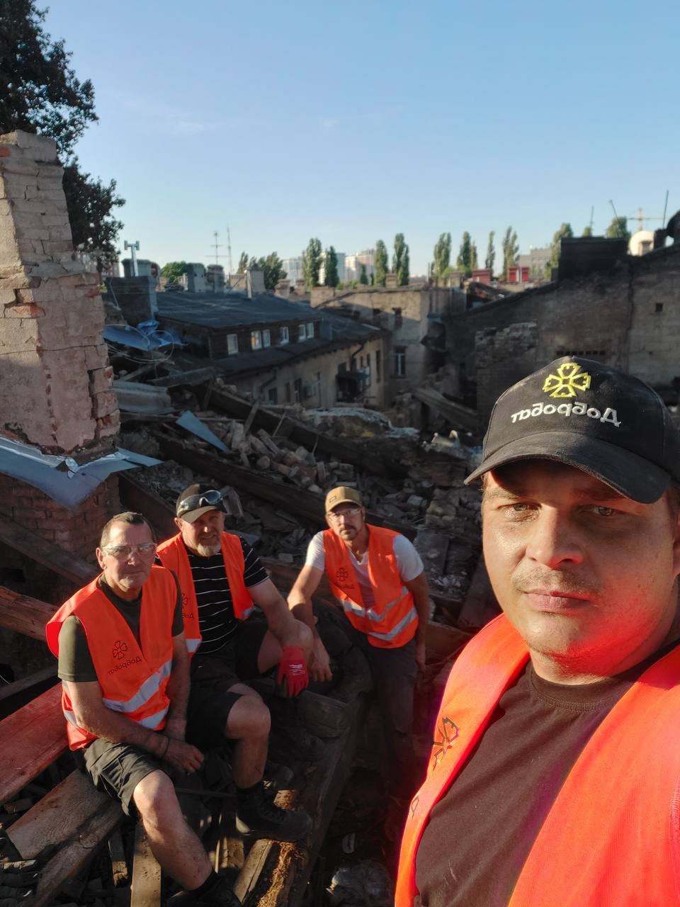 Тиждень ліквідації наслідків: «Добробат» відновлює Київ, Одесу та освіту