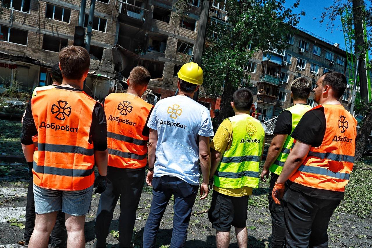 Тиждень ліквідації наслідків: «Добробат» відновлює Київ, Одесу та освіту