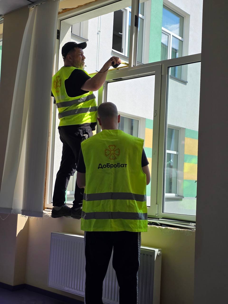 Тиждень ліквідації наслідків: «Добробат» відновлює Київ, Одесу та освіту