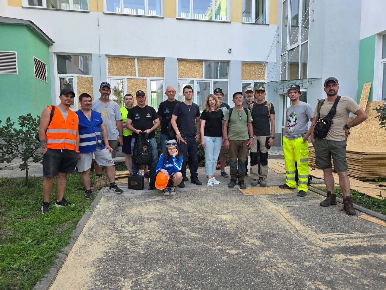 Тиждень ліквідації наслідків: «Добробат» відновлює Київ, Одесу та освіту