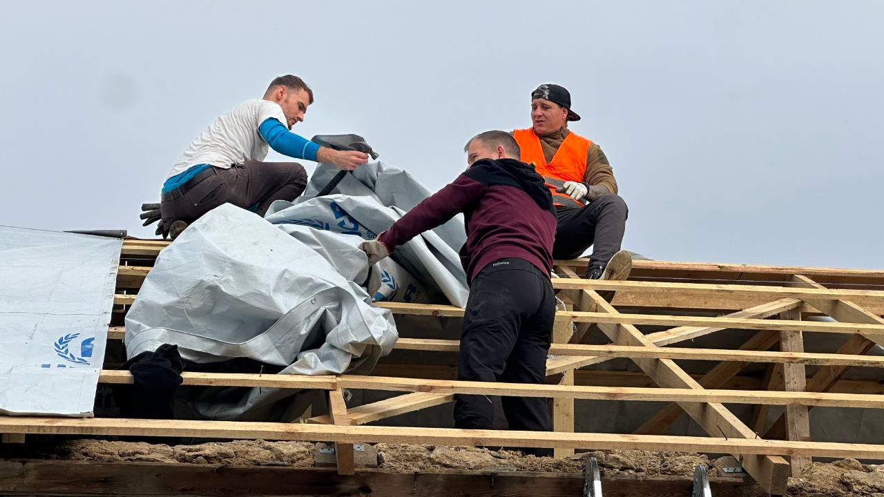 Добробат відновлює дім після удару шахеда на Миколаївщині