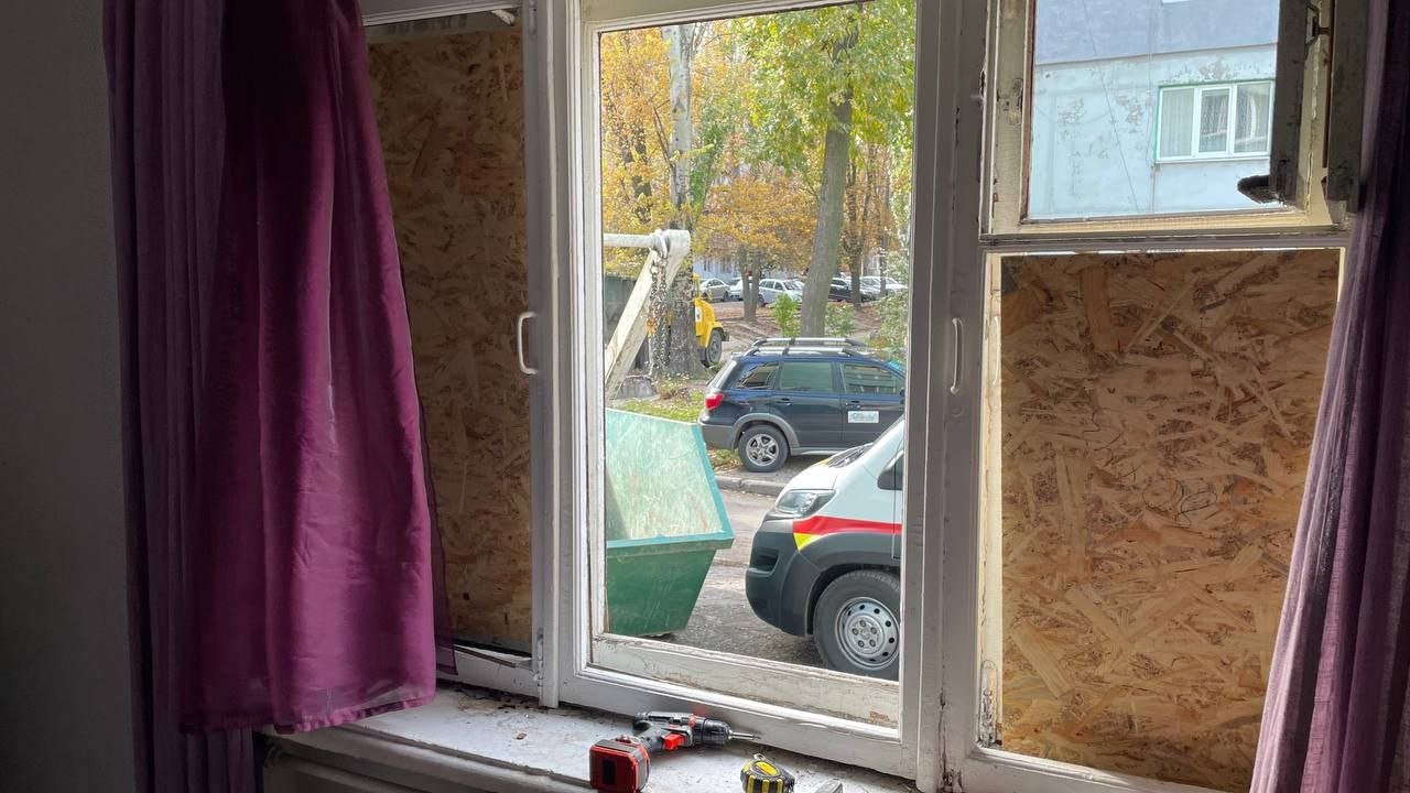 Після нічної атаки на Запоріжжя: Добробат відновлює пошкоджені будинки