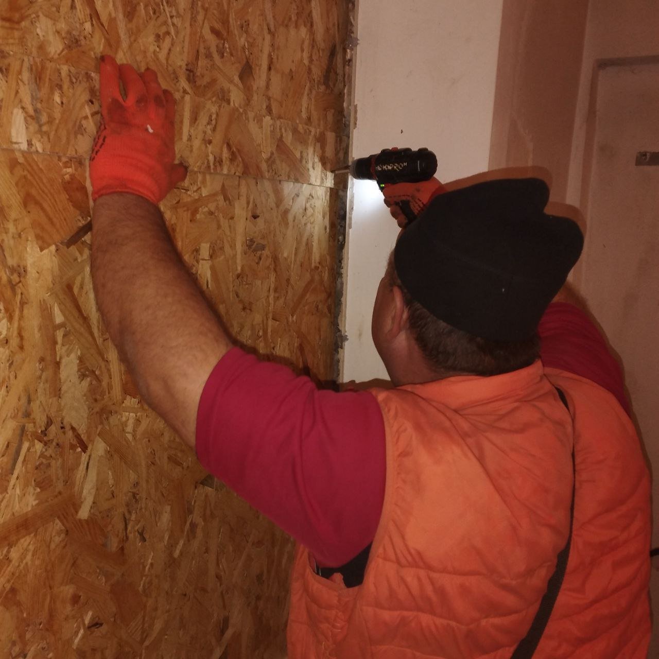 Після нічної атаки на Запоріжжя: Добробат відновлює пошкоджені будинки