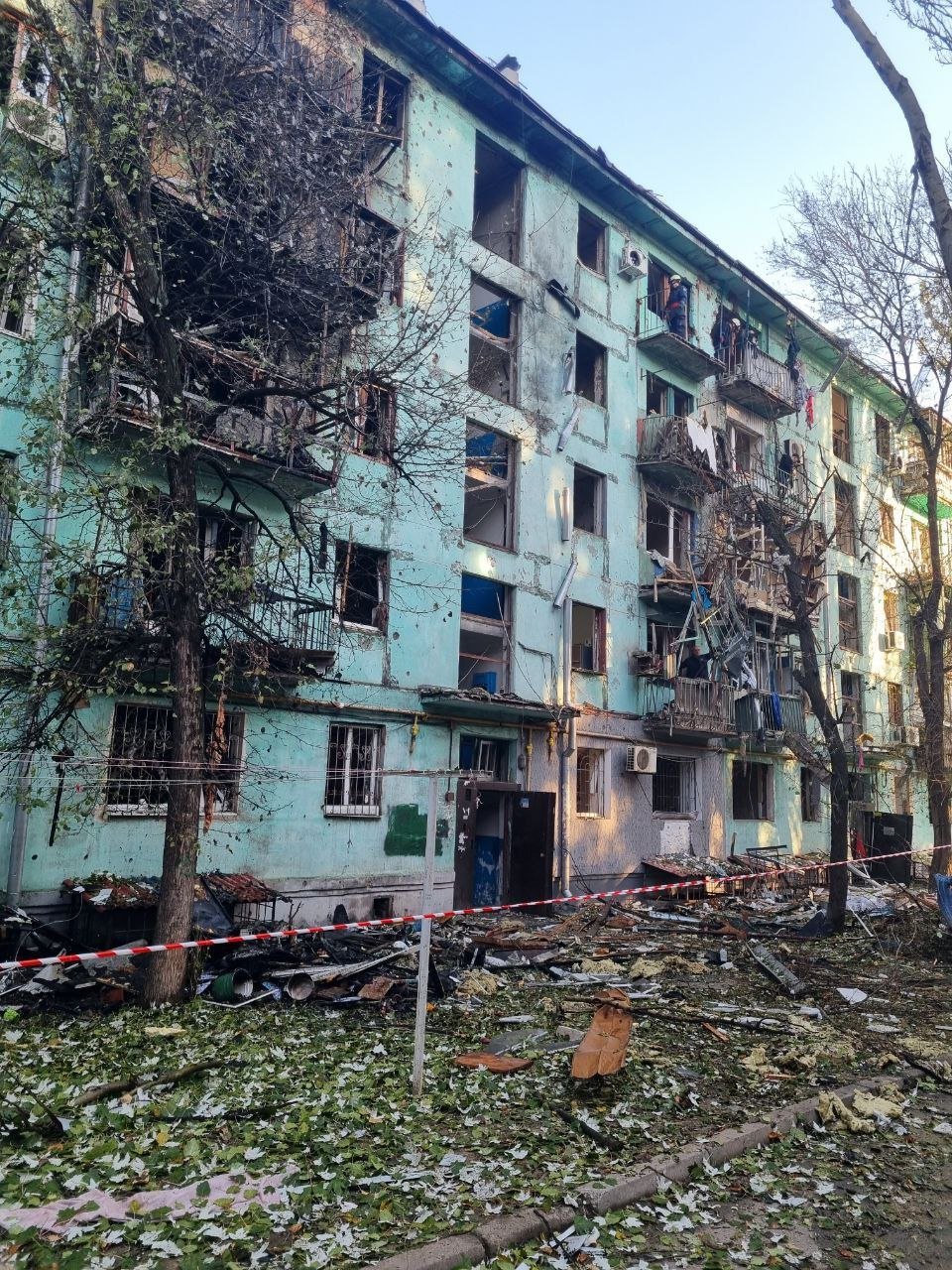 Після нічної атаки на Запоріжжя: Добробат відновлює пошкоджені будинки